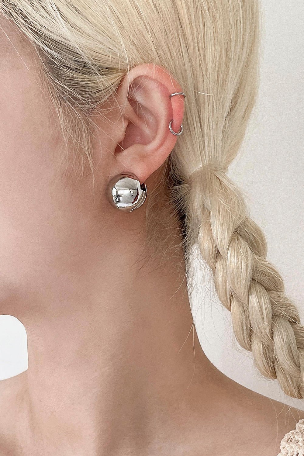 BoldBallEarrings_04.jpg